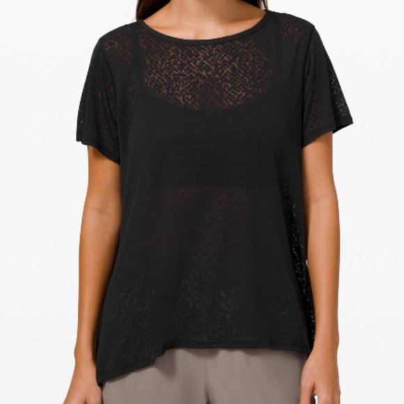 Lululemon Loop Around Tee Black - Picture 2 of 4